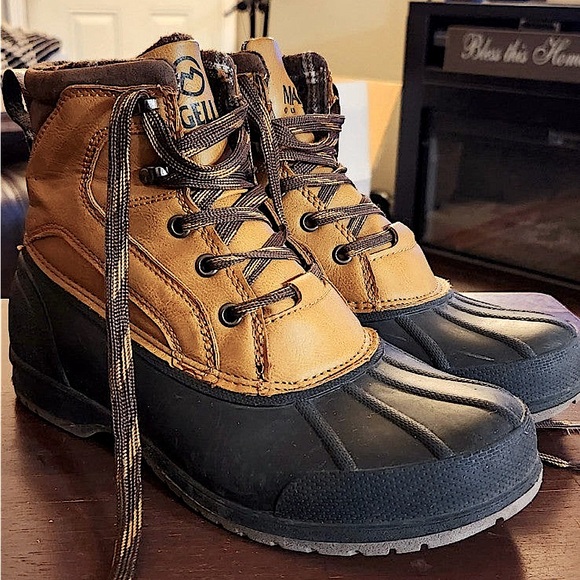 MAGELLAN BROWN BLACK OUTDOOR BOOTS HIKING HUNTING RUGGED RUBBER SOLE  DUCK NEW 8 - Picture 5 of 7